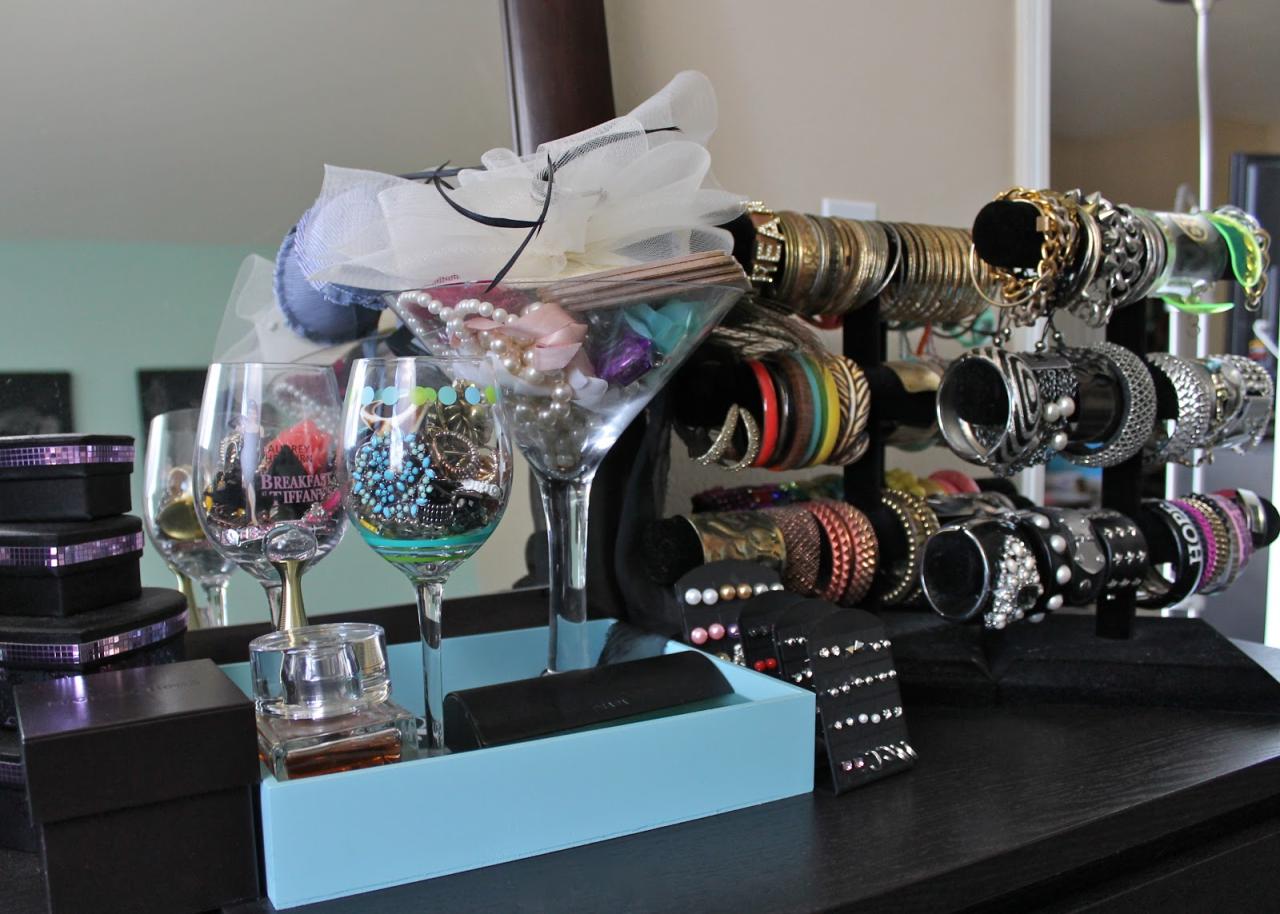 How to Organize Your Accessories